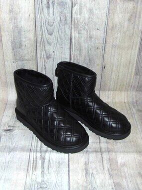 UGG Classic Mini II Quilted Black Leather/Sheepskin Boots Womens Size 7 WornOnce